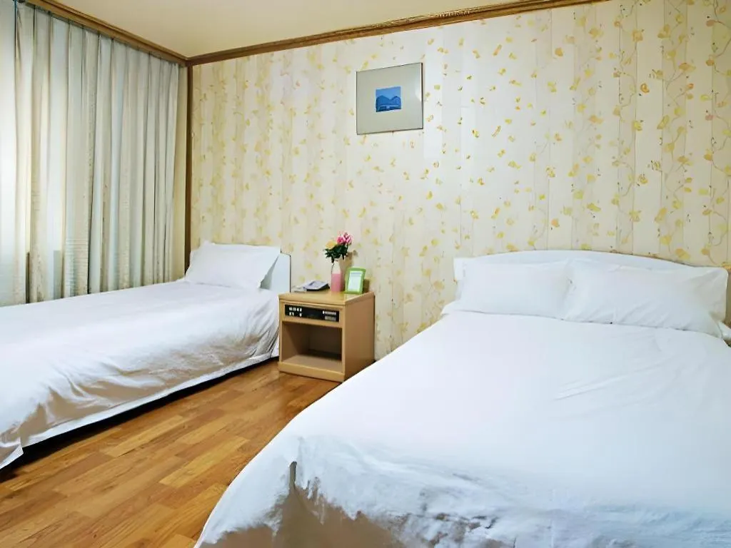 Emerald Hotel 済州市