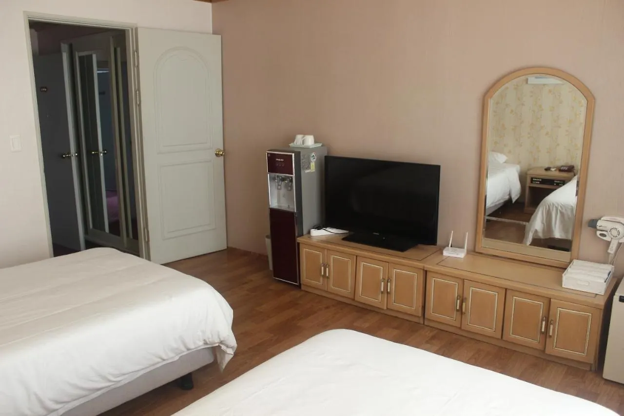 Emerald Hotel 済州市