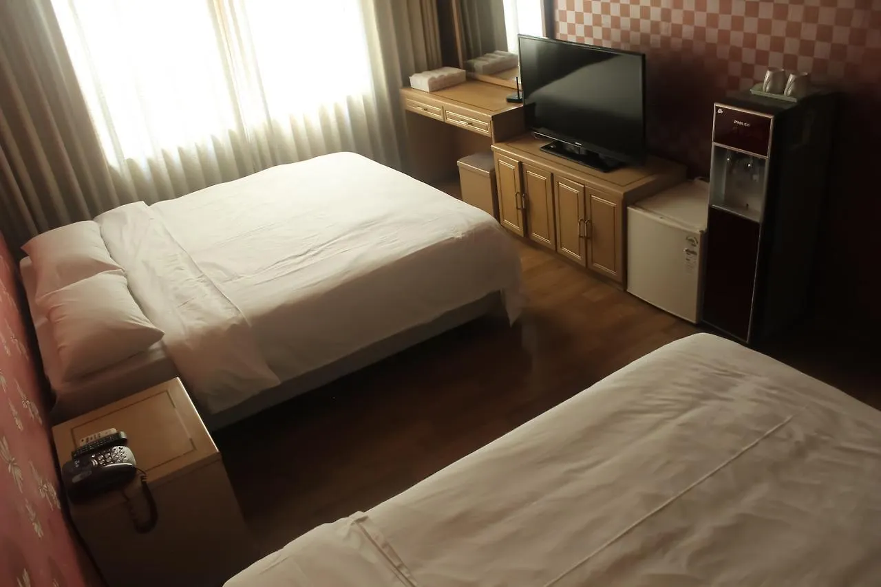 Emerald Hotel 済州市