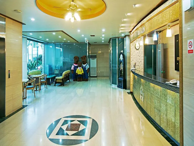 Emerald Hotel 済州市