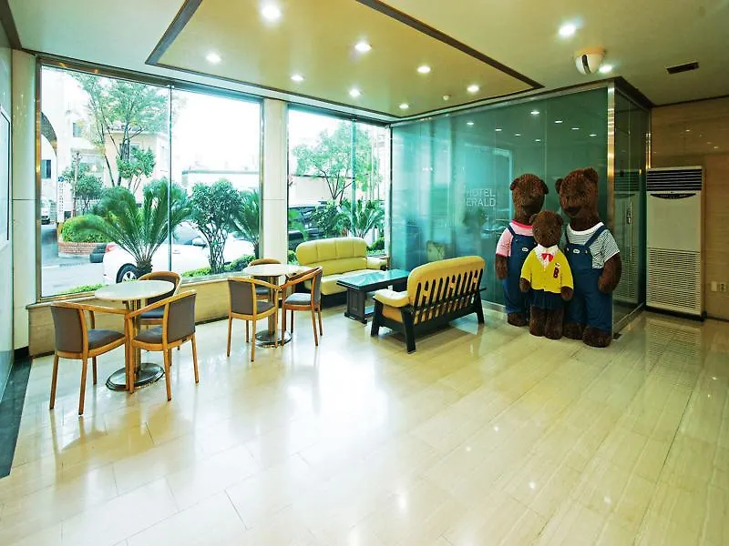 Emerald Hotel Jeju 3*,